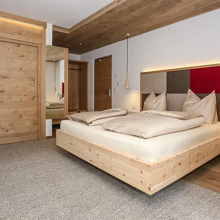Höllriegl 3*